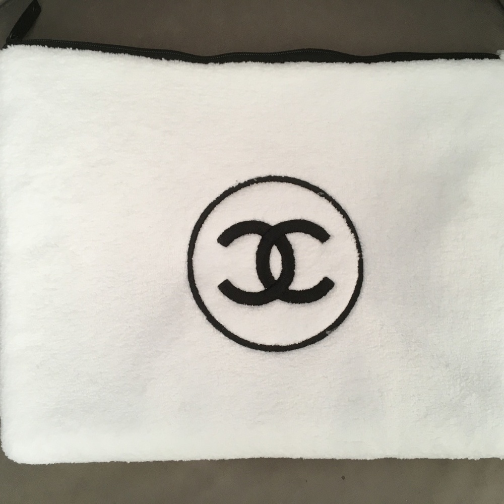 NEW Chanel White Terry Cloth Makeup Bag/Pouch Beauty Gift
